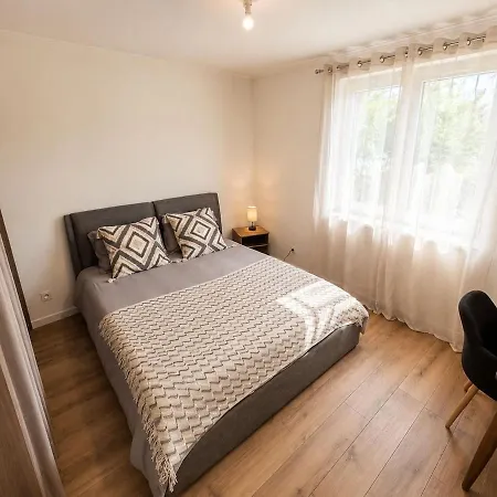 A 5 Min Du Cern, 4 Chambres, 8 Personnes, 2 Salles De Bain Ferienhaus Saint-Genis-Pouilly