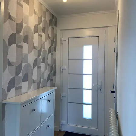 A 5 Min Du Cern, 4 Chambres, 8 Personnes, 2 Salles De Bain Saint-Genis-Pouilly