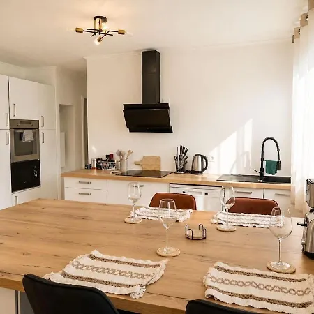 Ferienhaus A 5 Min Du Cern, 4 Chambres, 8 Personnes, 2 Salles De Bain *