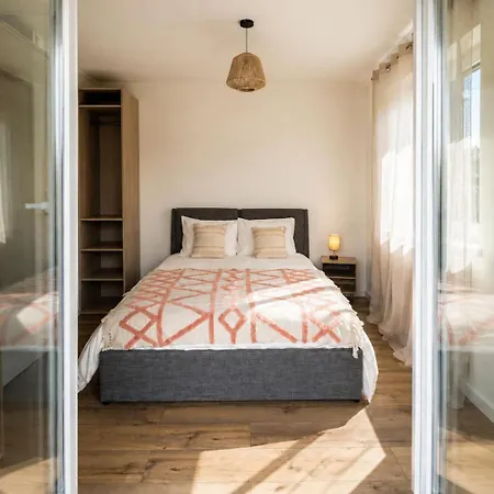 A 5 Min Du Cern, 4 Chambres, 8 Personnes, 2 Salles De Bain Saint-Genis-Pouilly
