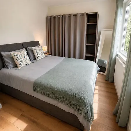 A 5 Min Du Cern, 4 Chambres, 8 Personnes, 2 Salles De Bain Saint-Genis-Pouilly